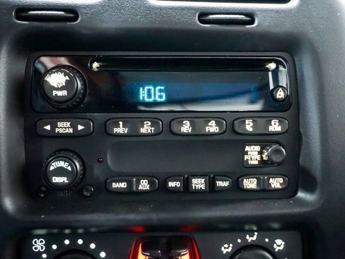 Used 2004 Chevrolet Monte Carlo LS w/ Preferred Equipment Group image 23