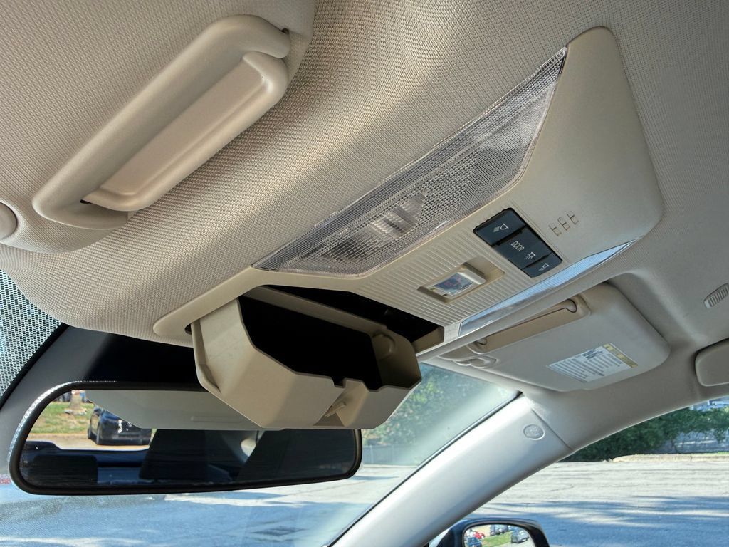 Used 2025 Toyota RAV4 XLE FWD image 27