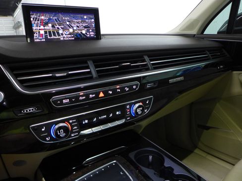Used 2019 Audi Q7 3.0T Prestige image 22