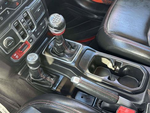 Used 2018 Jeep Wrangler Unlimited Rubicon AWD/4WD image 40