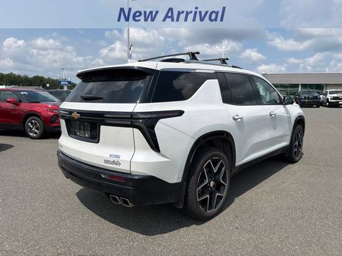 Used 2025 Chevrolet Traverse High Country w/ LPO, Floor Liner Package FWD image 8