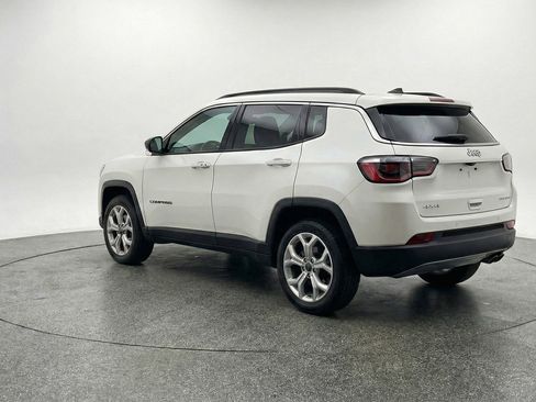 Used 2025 Jeep Compass Latitude AWD/4WD image 6