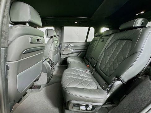 Used 2025 BMW X7 xDrive40i w/ Premium Package image 17