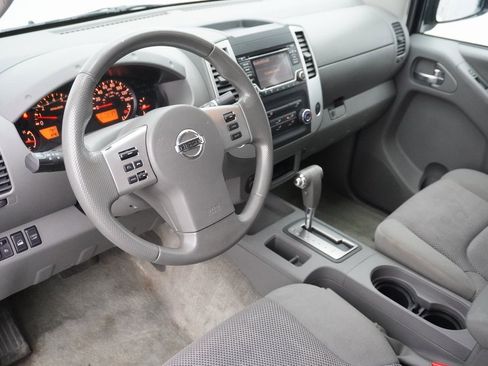 Used 2015 Nissan Frontier SV image 10