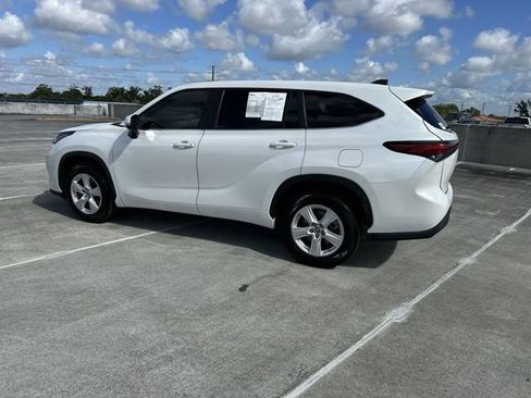 Used 2023 Toyota Highlander L FWD image 34