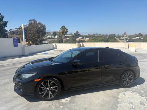 Used 2018 Honda Civic Sport Touring image 7