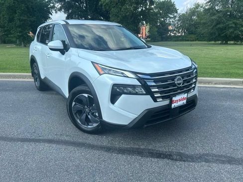 Used 2026 Nissan Rogue SV FWD image 2