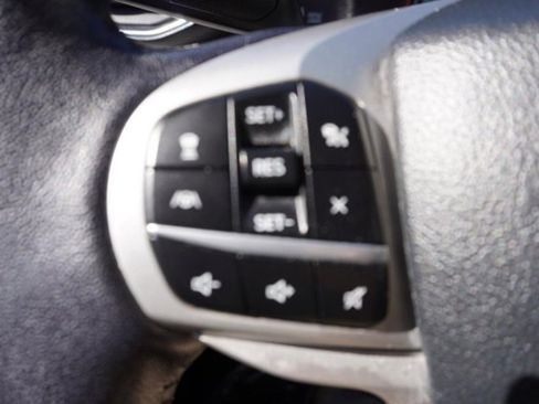 Used 2022 Ford Explorer XLT w/ Equipment Group 202A image 29