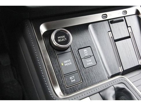 Used 2024 Lexus GX 550 w/ Accessory Package (2T) image 27