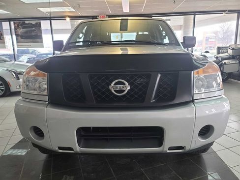 Used 2015 Nissan Titan SV image 3