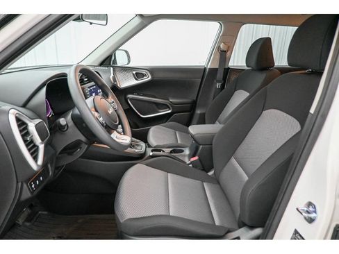 Used 2025 Kia Soul LX image 30