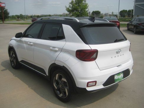 Used 2022 Hyundai Venue Limited image 5