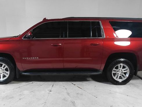 Used 2019 Chevrolet Suburban LT image 4