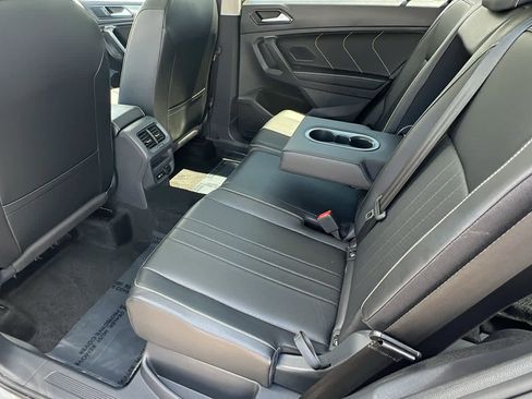 Certified 2024 Volkswagen Tiguan SE w/ Panoramic Sunroof Package AWD/4WD image 24