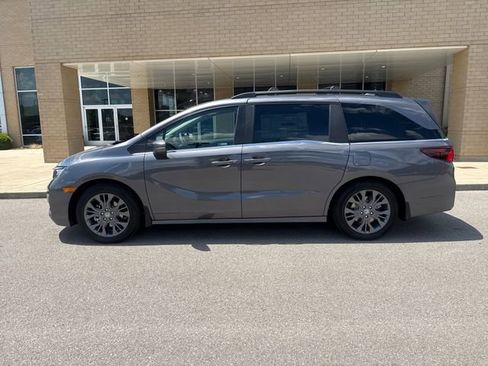 New 2026 Honda Odyssey Touring image 1