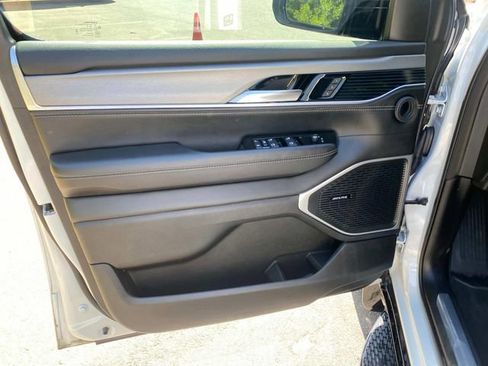 Used 2023 Jeep Wagoneer Series II AWD/4WD image 13