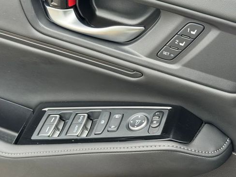 Certified 2025 Honda Accord Touring image 30