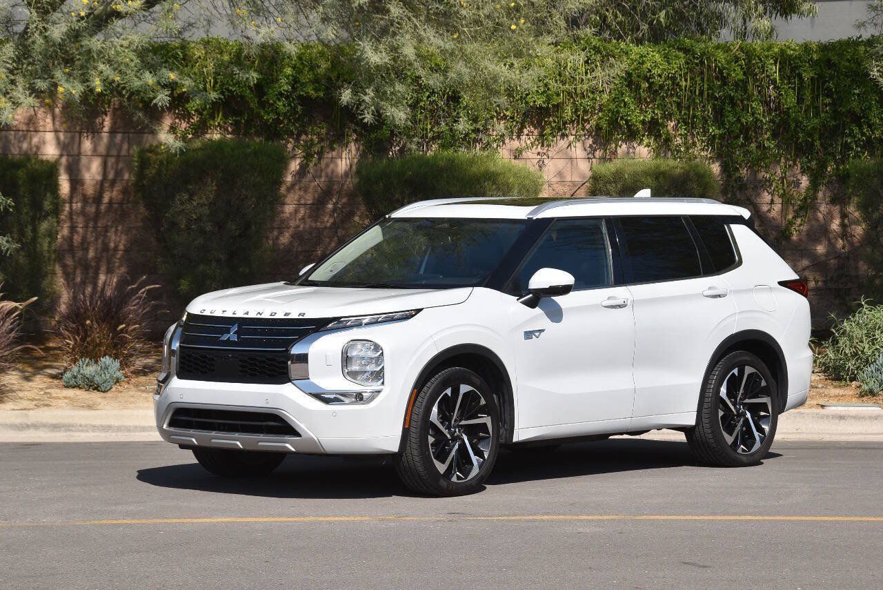 Used 2023 Mitsubishi Outlander SEL AWD/4WD image 19