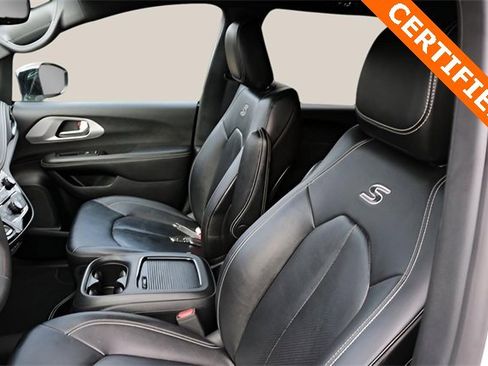 Used 2024 Chrysler Pacifica Select image 11