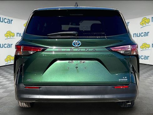 Used 2021 Toyota Sienna LE image 5