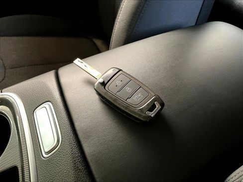 Used 2023 Hyundai Santa Fe SE AWD/4WD image 32