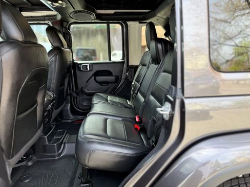 Used 2022 Jeep Wrangler Unlimited Sahara AWD/4WD image 28