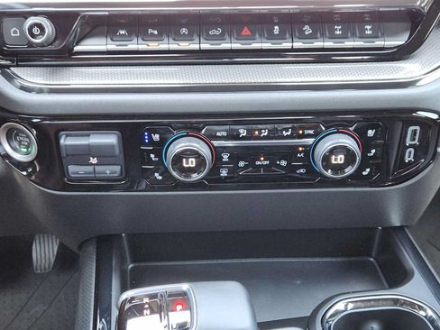 Certified 2023 Chevrolet Silverado 1500 ZR2 w/ Technology Package AWD/4WD image 19