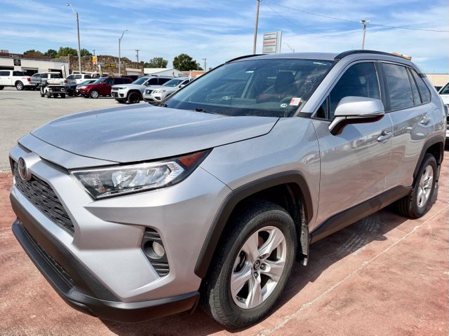 Used 2019 Toyota RAV4 XLE FWD image 1