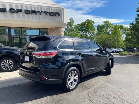 Used 2015 Toyota Highlander Plus FWD image 3