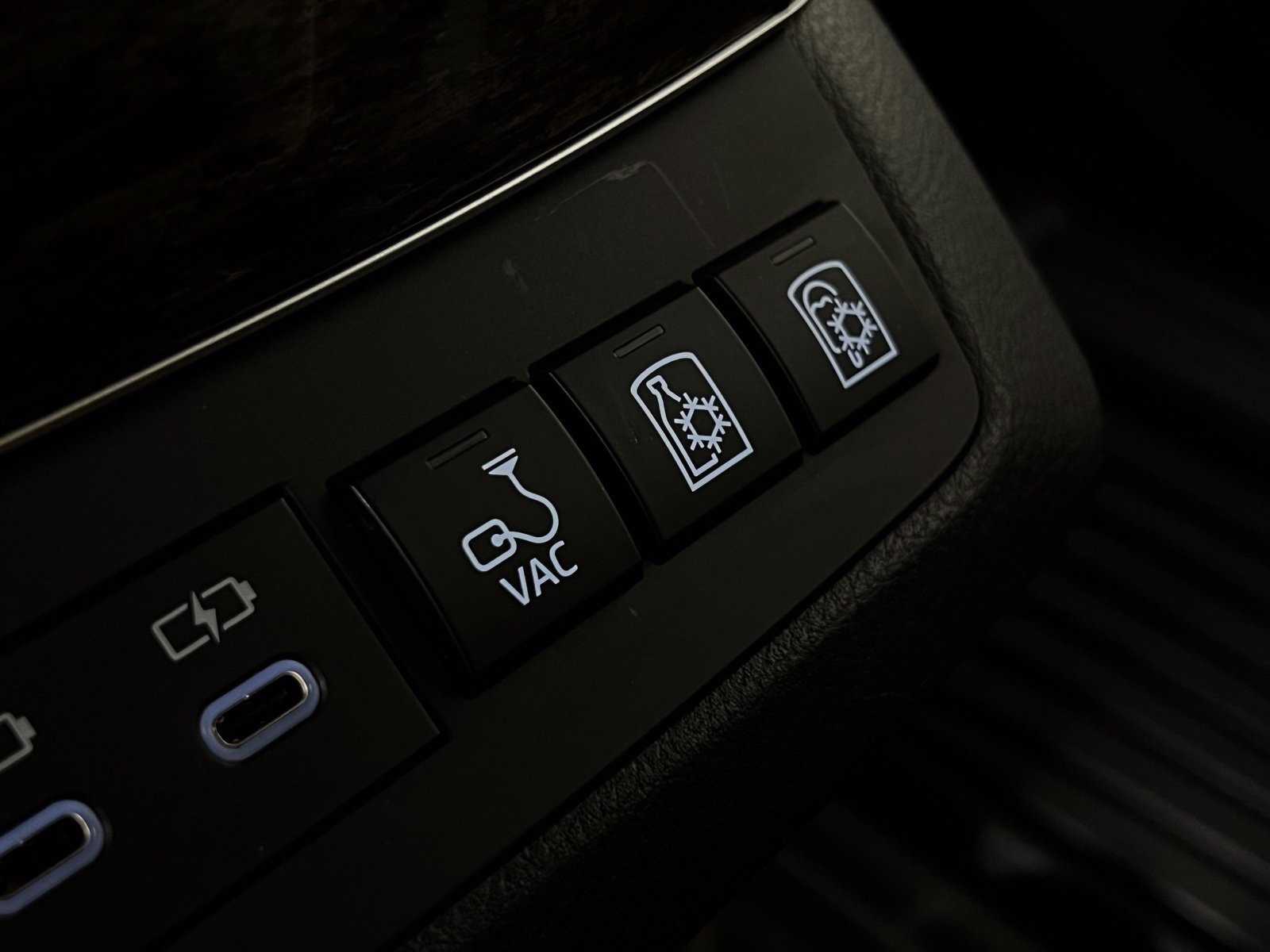 Certified 2025 Toyota Sienna Platinum FWD image 29