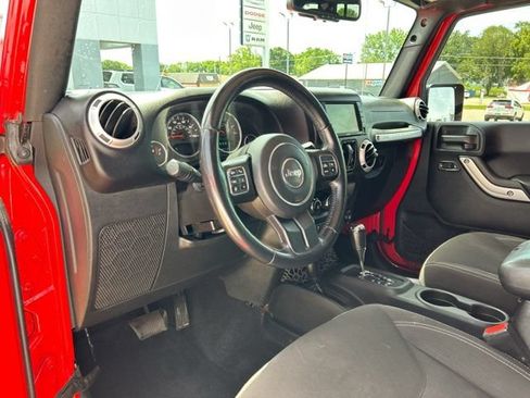 Used 2015 Jeep Wrangler Unlimited Sahara w/ Connectivity Group AWD/4WD image 25