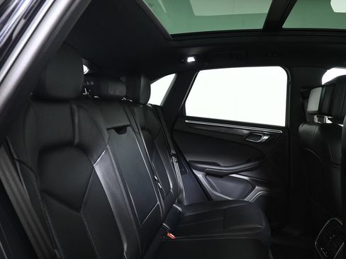 Used 2023 Porsche Macan Turbo AWD/4WD image 40