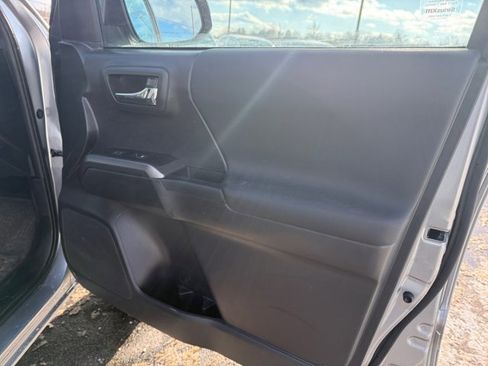 Used 2023 Toyota Tacoma TRD Off-Road image 28