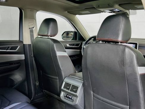 Used 2024 Volkswagen Atlas Peak Edition SEL AWD/4WD image 22