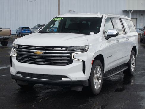 Used 2023 Chevrolet Suburban Premier RWD image 2