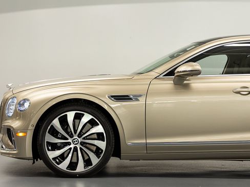 Used 2026 Bentley Flying Spur V8 AWD/4WD image 16