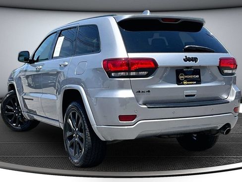 Used 2020 Jeep Grand Cherokee Altitude AWD/4WD image 4
