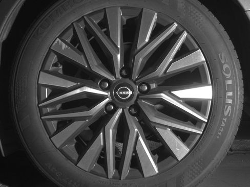 Used 2025 Nissan Altima 2.5 SV image 14