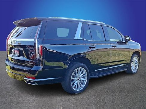 Used 2024 Cadillac Escalade Luxury image 4