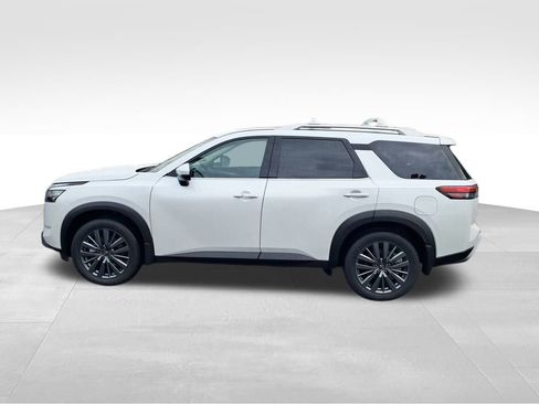 New 2025 Nissan Pathfinder SL w/ SL Premium Package image 2