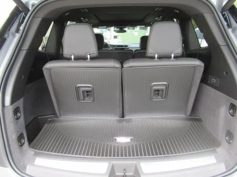 New 2025 Cadillac XT6 Luxury image 31