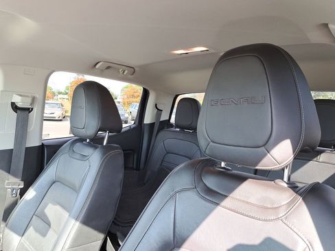 Used 2020 GMC Canyon Denali image 16