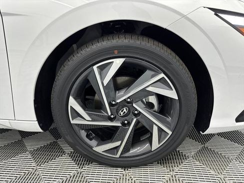 New 2025 Hyundai Elantra Limited image 13