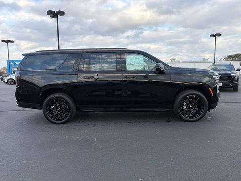 New 2026 Chevrolet Suburban RST image 2