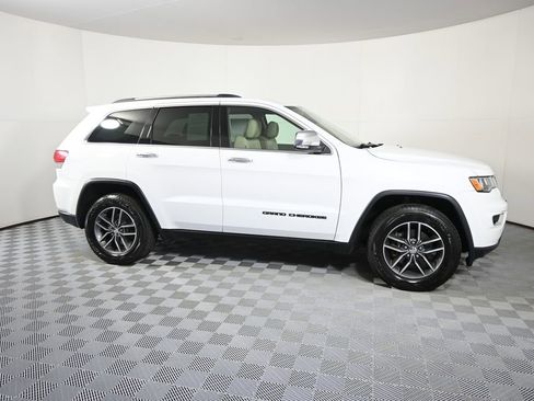 Used 2018 Jeep Grand Cherokee Limited w/ Trailer Tow Group IV image 8