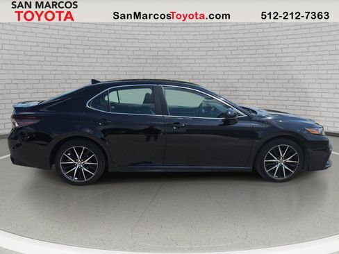 Used 2021 Toyota Camry SE FWD image 5