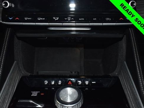 Certified 2024 Jeep Wagoneer Series II w/ Flexible Seating Group AWD/4WD image 18