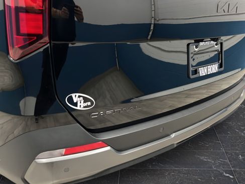 Used 2025 Kia Carnival SX w/ SX Dark Edition Package FWD image 41