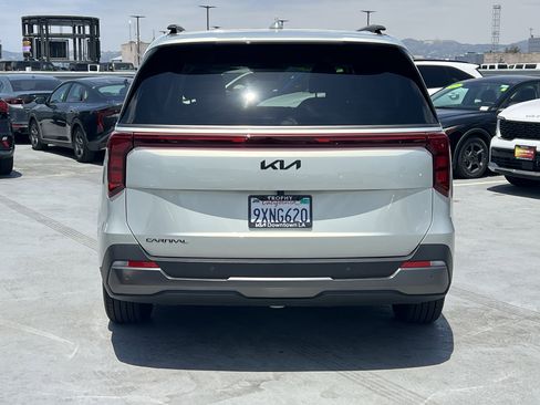 Certified 2026 Kia Carnival SX w/ SX Dark Edition Package FWD image 6