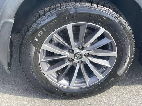 Used 2018 Toyota Highlander XLE AWD/4WD image 8